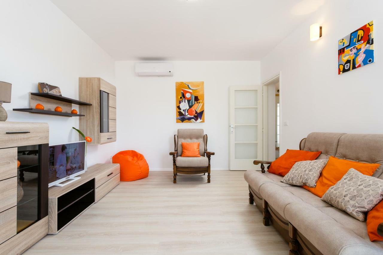 Botun Apartman Free Parking Pula Exteriör bild